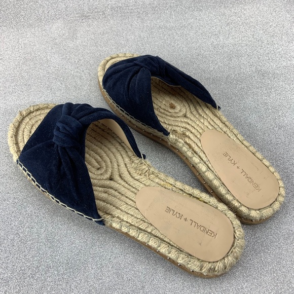 Kendall and Kylie Women’s Kkvira Mules - Picture 4 of 6